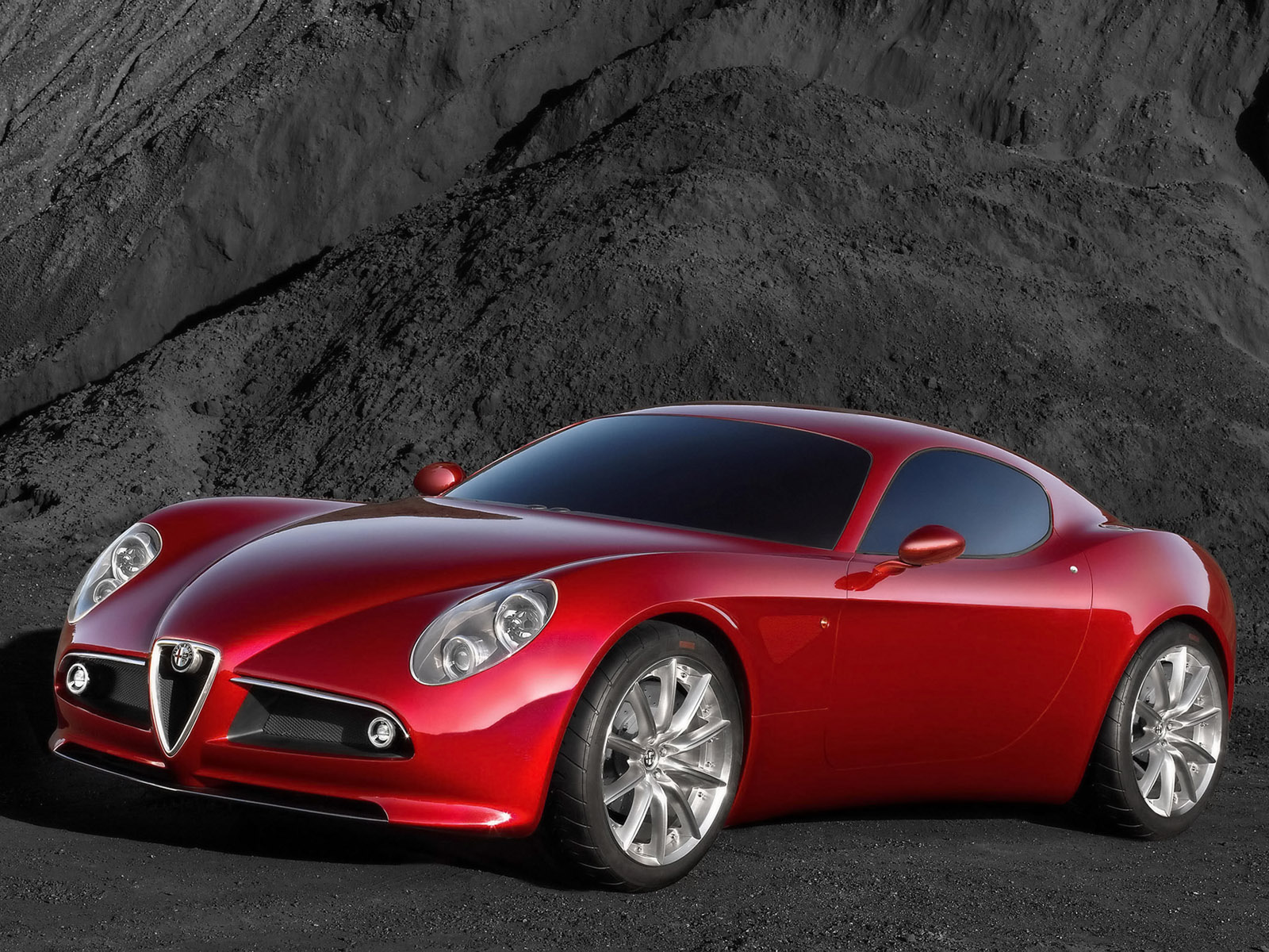 Alfa Romeo 8C Spider: 12 фото