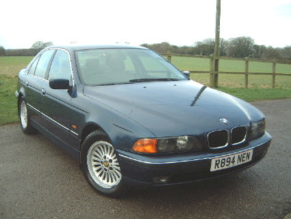 BMW 523i: 2 фото