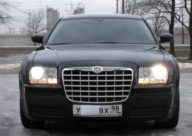 Chrysler 300 C: 10 фото