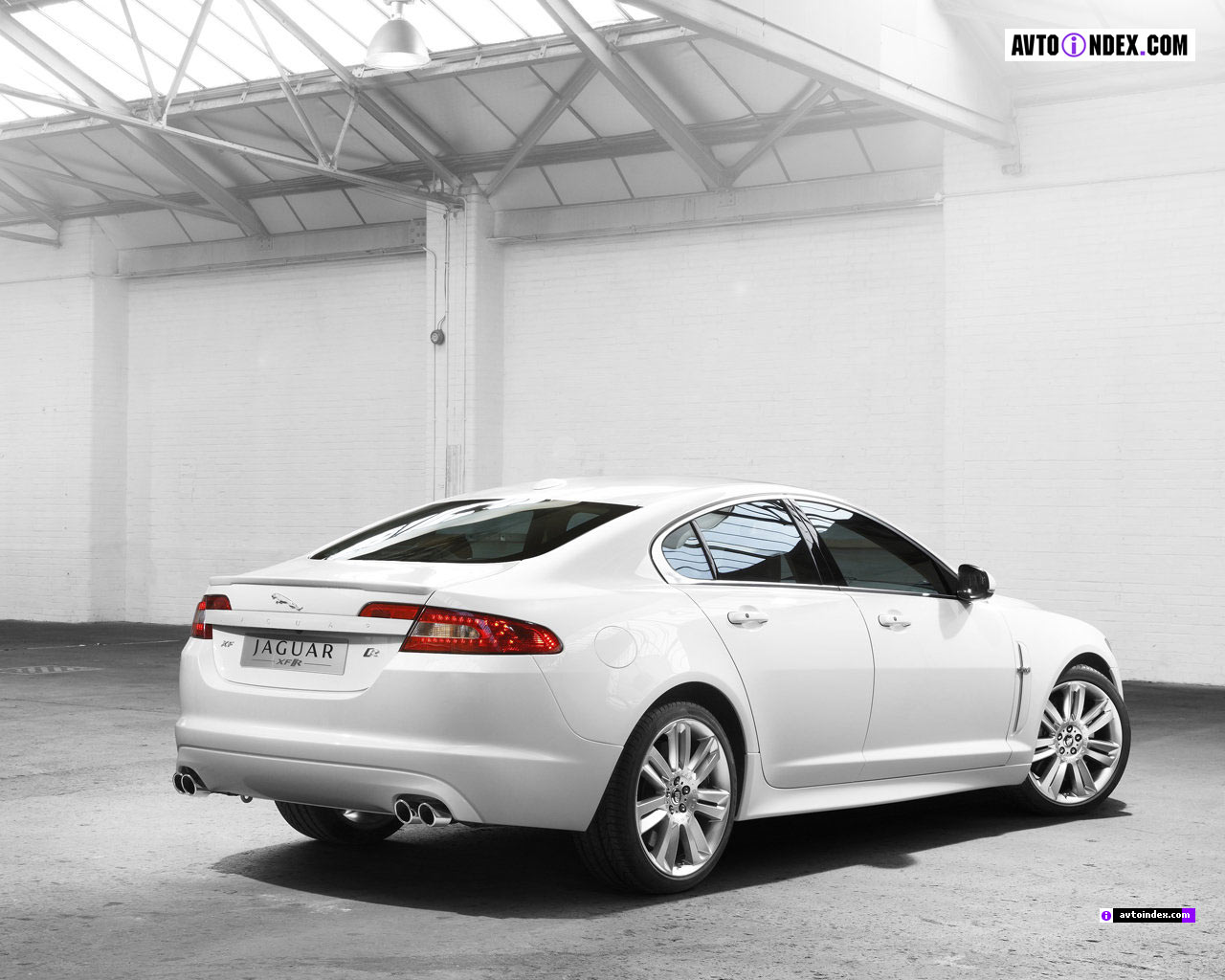 Jaguar XFR: 4 фото