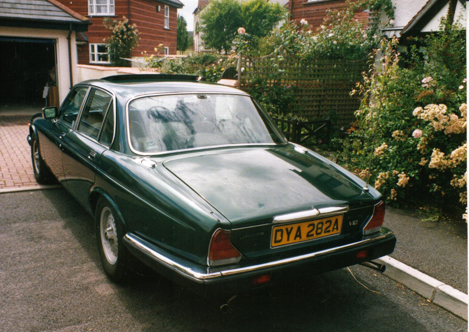 Jaguar XJ12: 4 фото