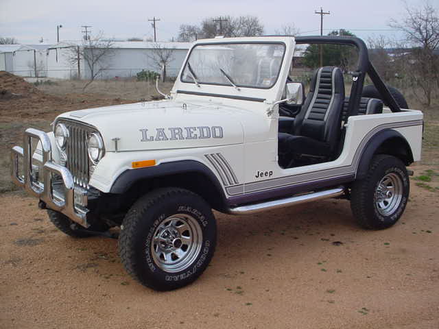 Jeep CJ-7: 9 фото