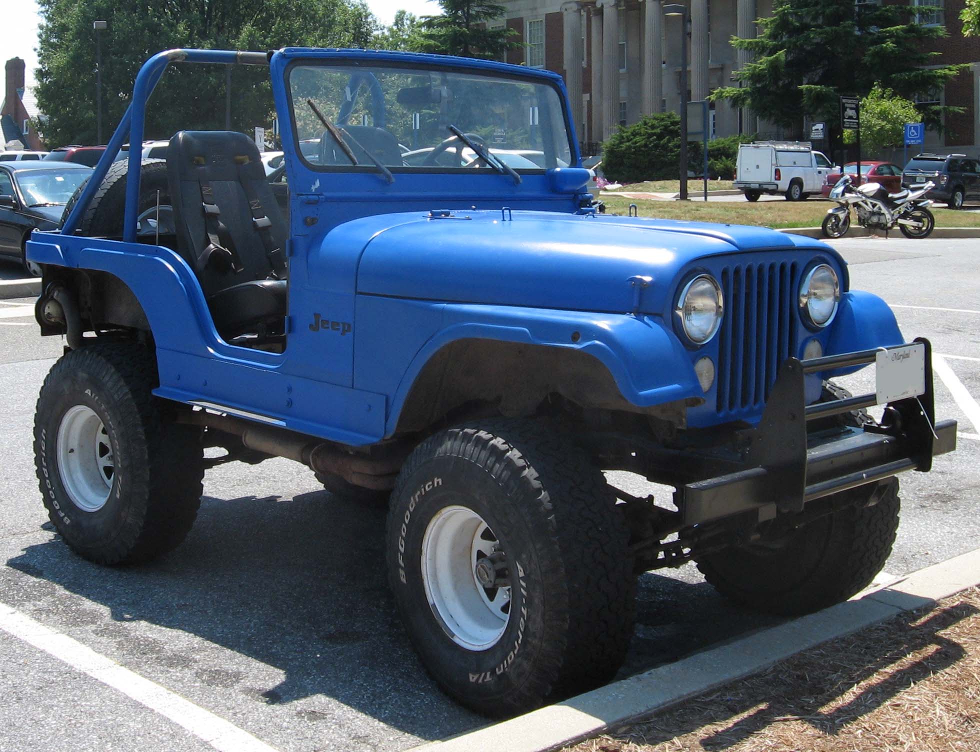 Jeep CJ: 4 фото