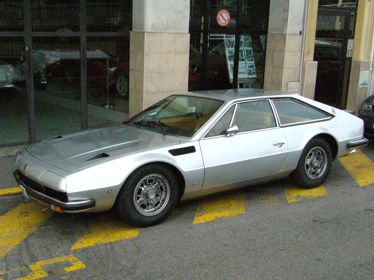 Lamborghini Jarama: 9 фото