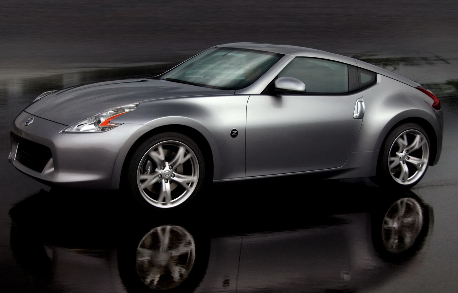 Nissan 370Z: 3 фото