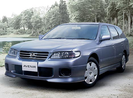 Nissan Avenir: 2 фото