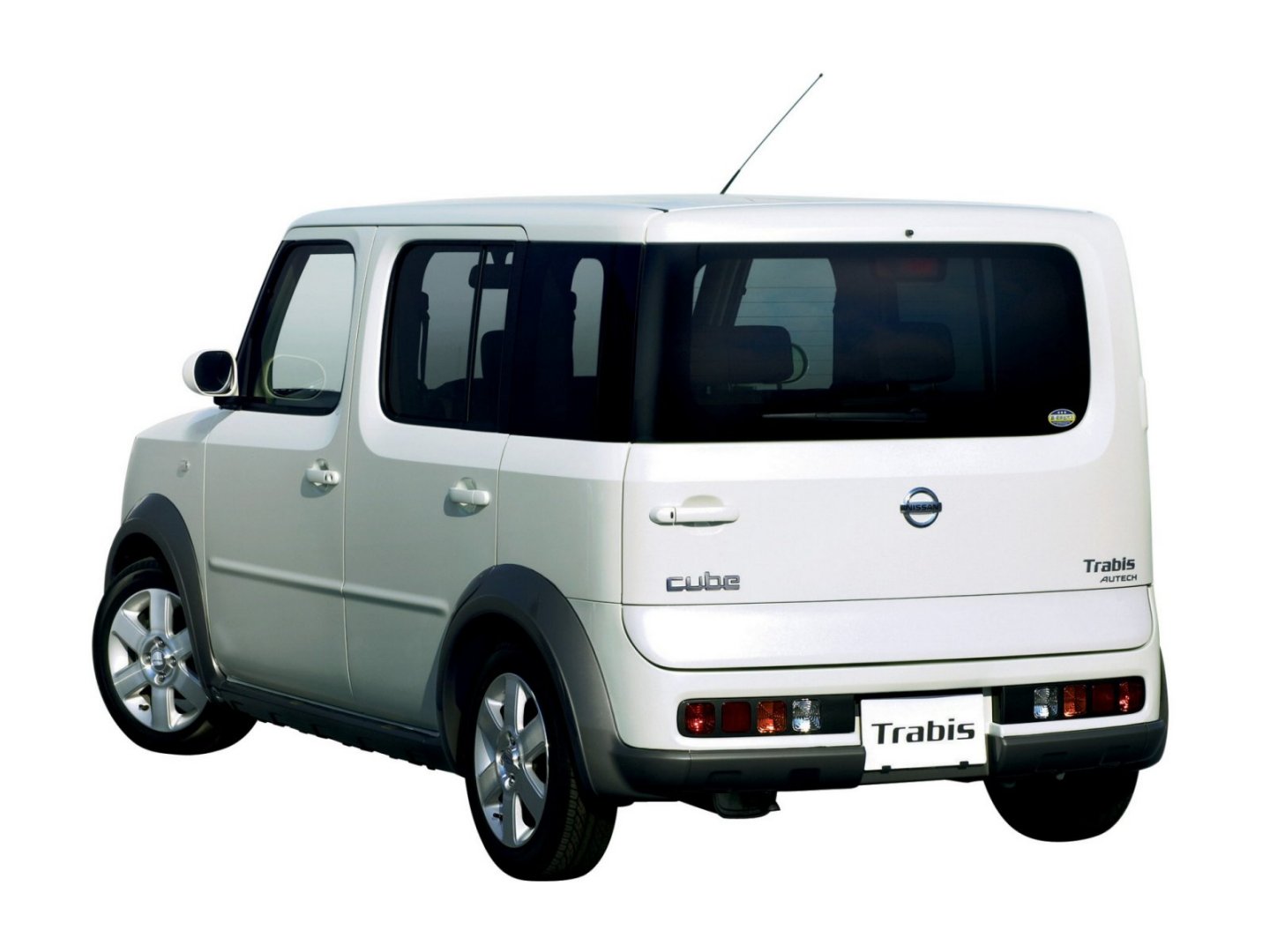 Nissan Cube: 4 фото