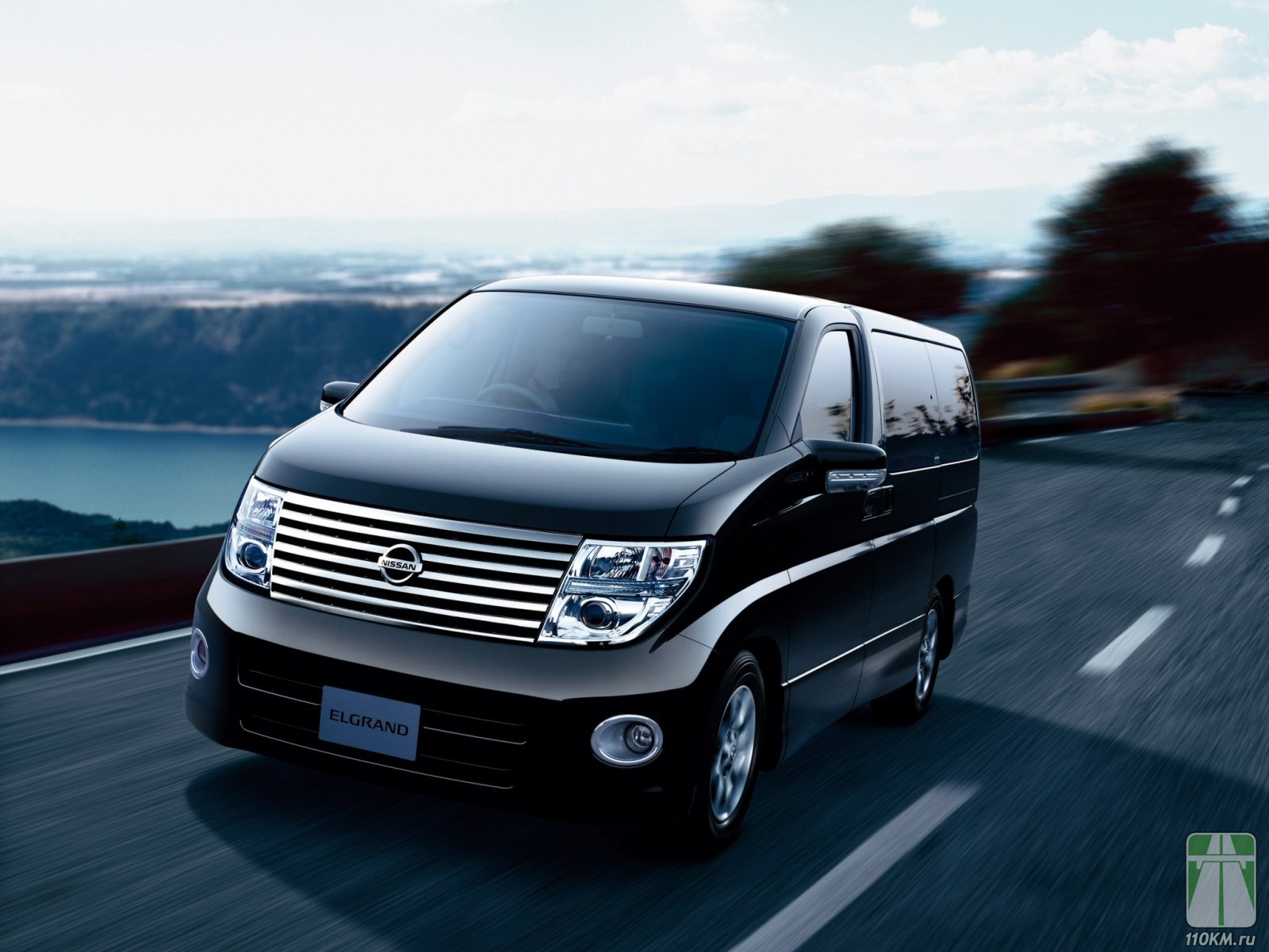 Nissan Elgrand: 9 фото