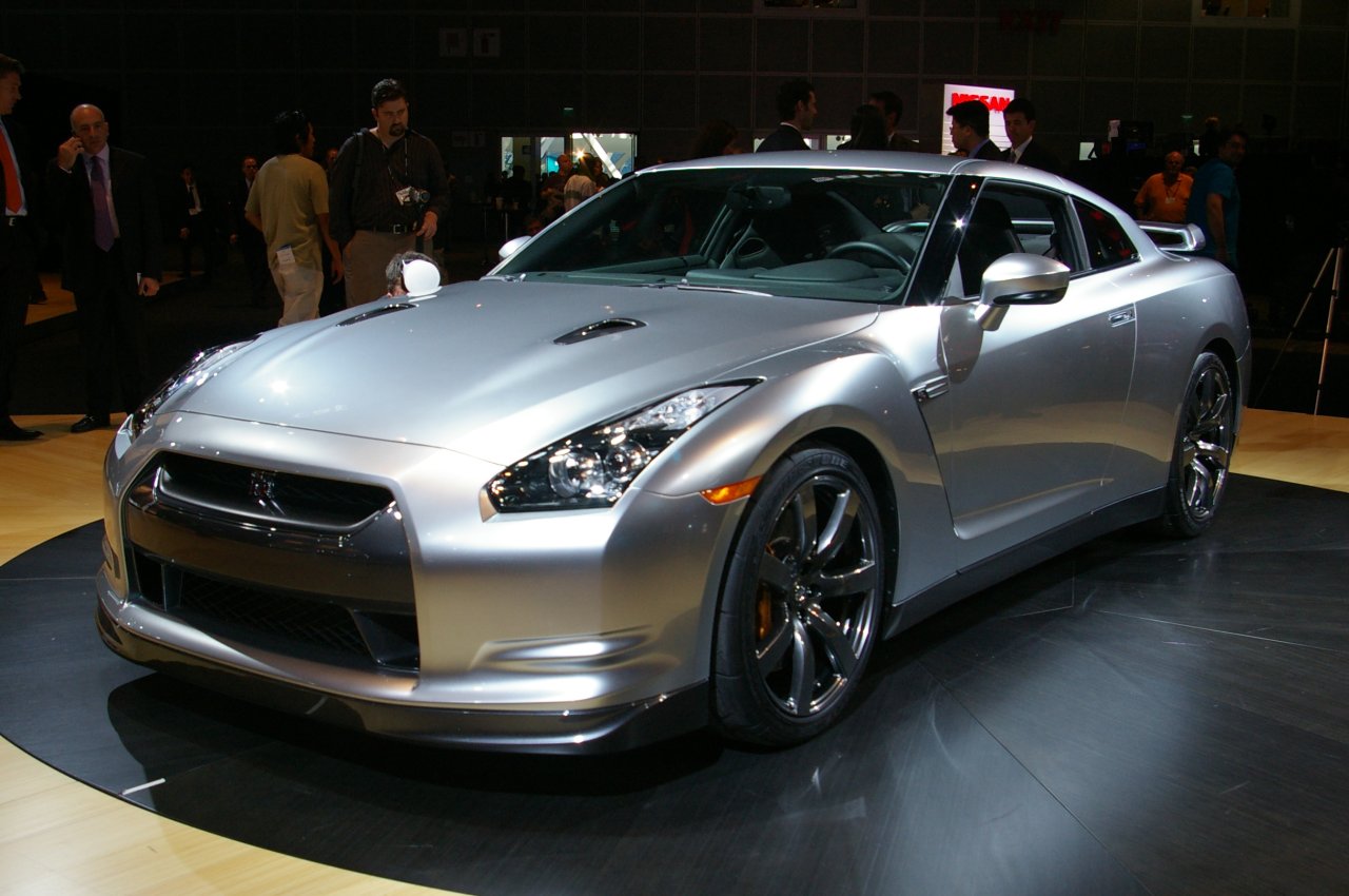 Nissan GT-R: 3 фото