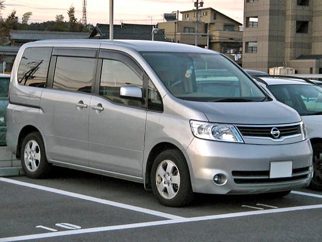 Nissan Serena: 9 фото