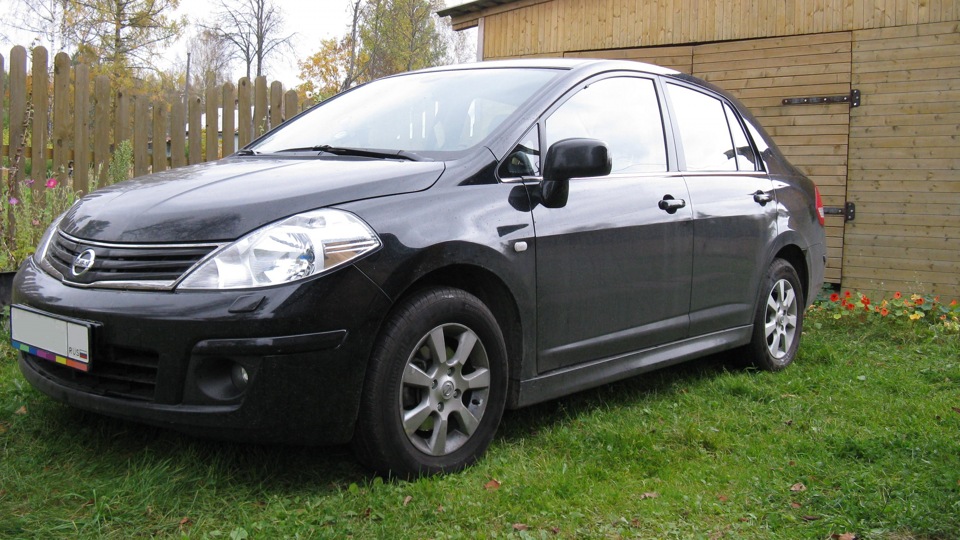 Nissan Tiida Sedan: 12 фото