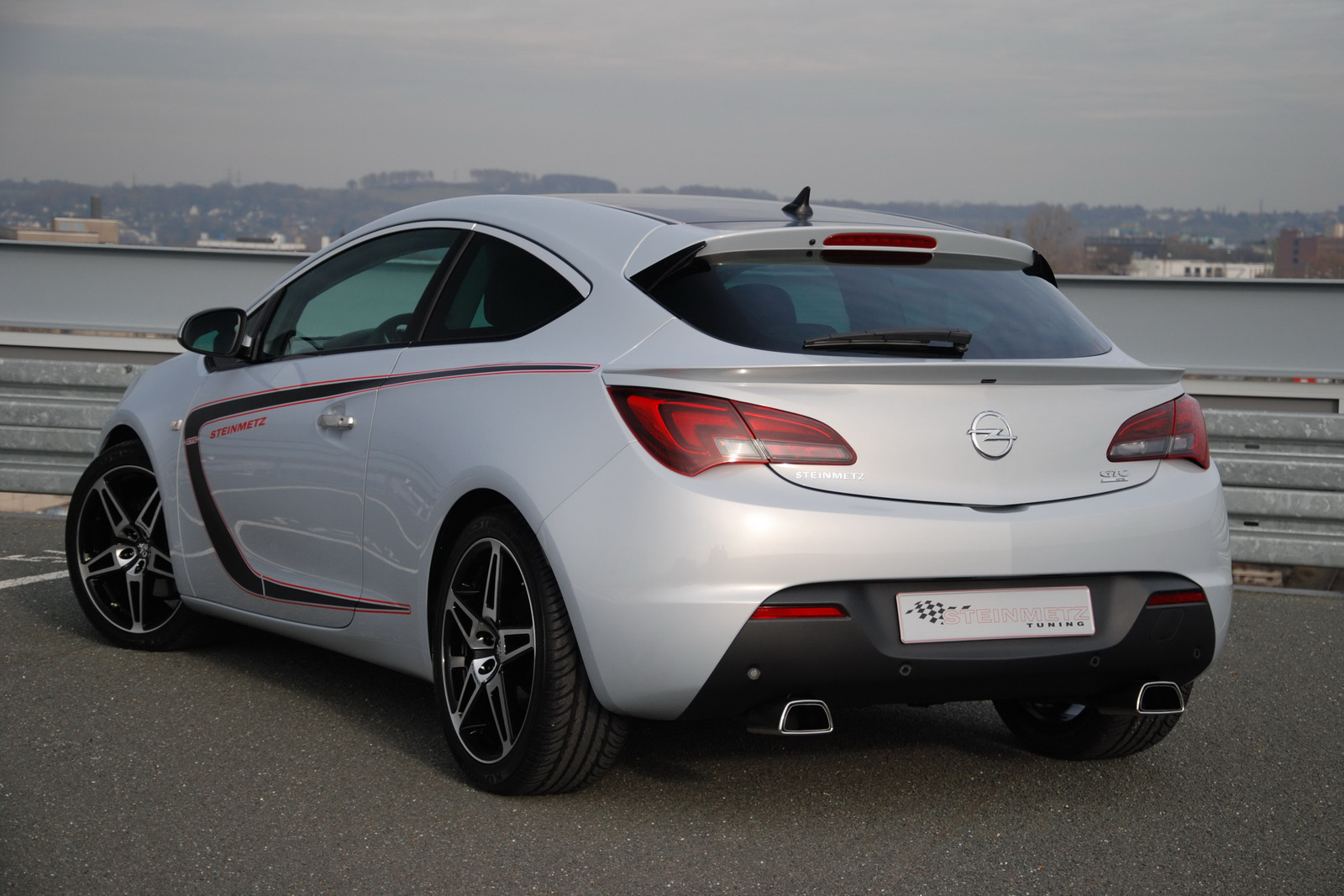 Opel Astra GTC: 12 фото