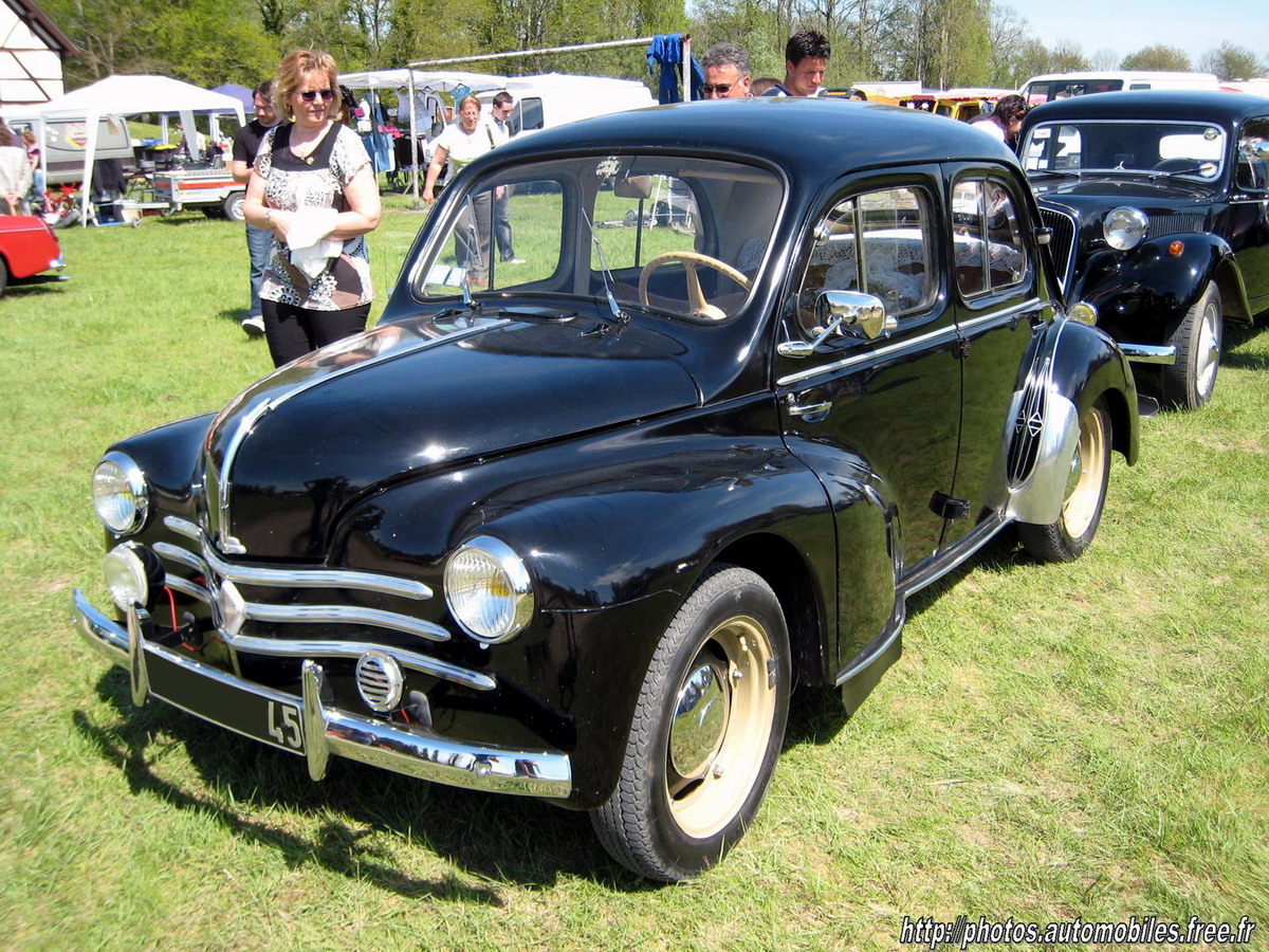 Renault 4CV: 6 фото