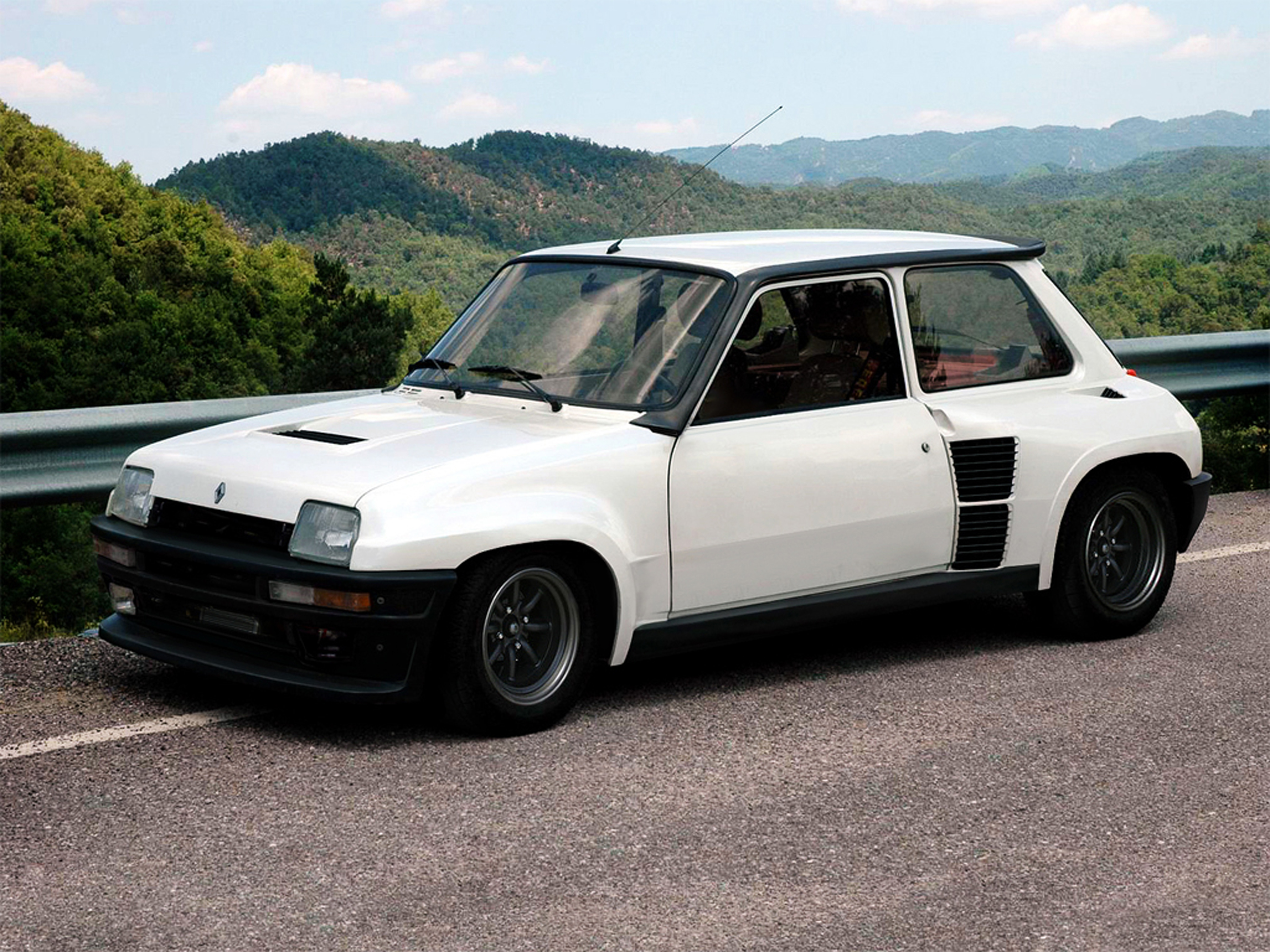 Renault 5 Turbo: 9 фото