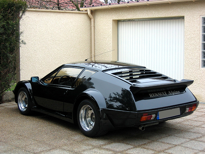 Renault Alpine A310: 9 фото