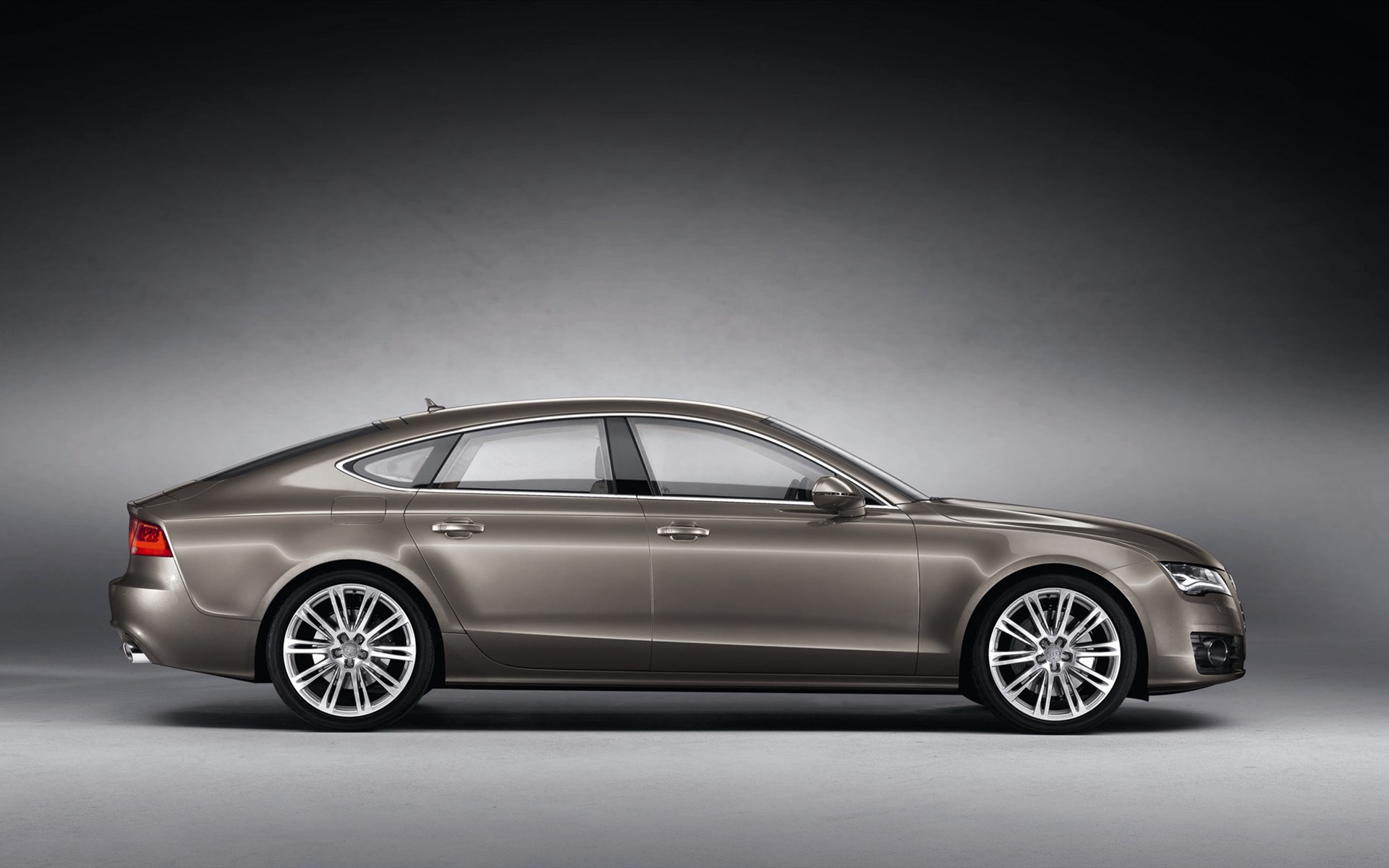 Audi A7: 4 фото