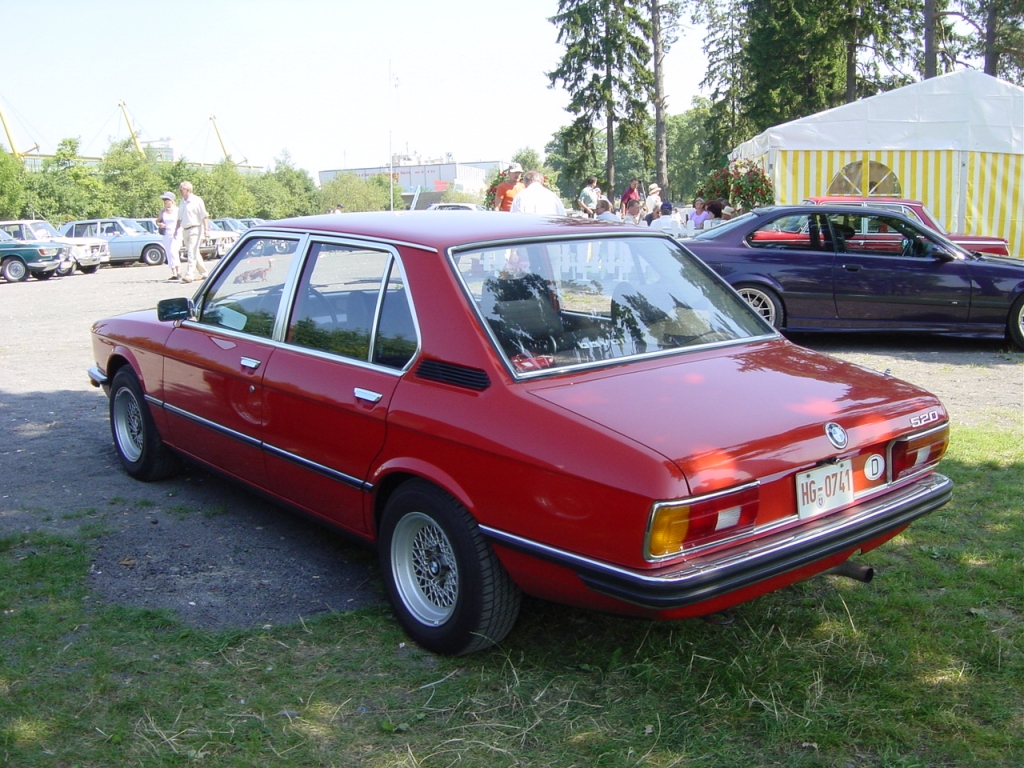 BMW 5-series E12: 7 фото