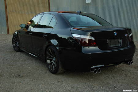 BMW M5 E60: 3 фото