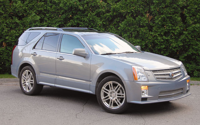 Cadillac SRX I: 8 фото