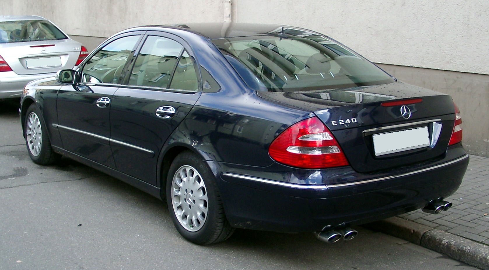 Mercedes E-class W211: 1 фото