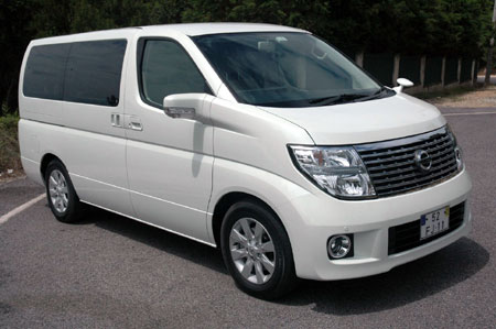 Nissan Elgrand: 10 фото