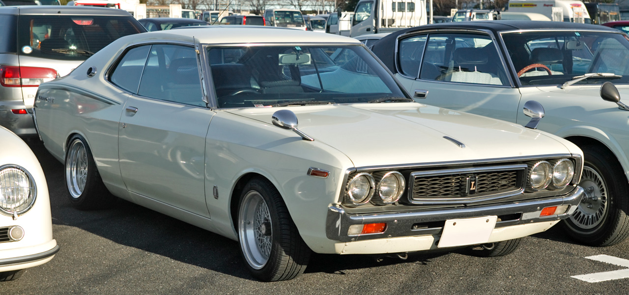 Nissan Laurel: 5 фото