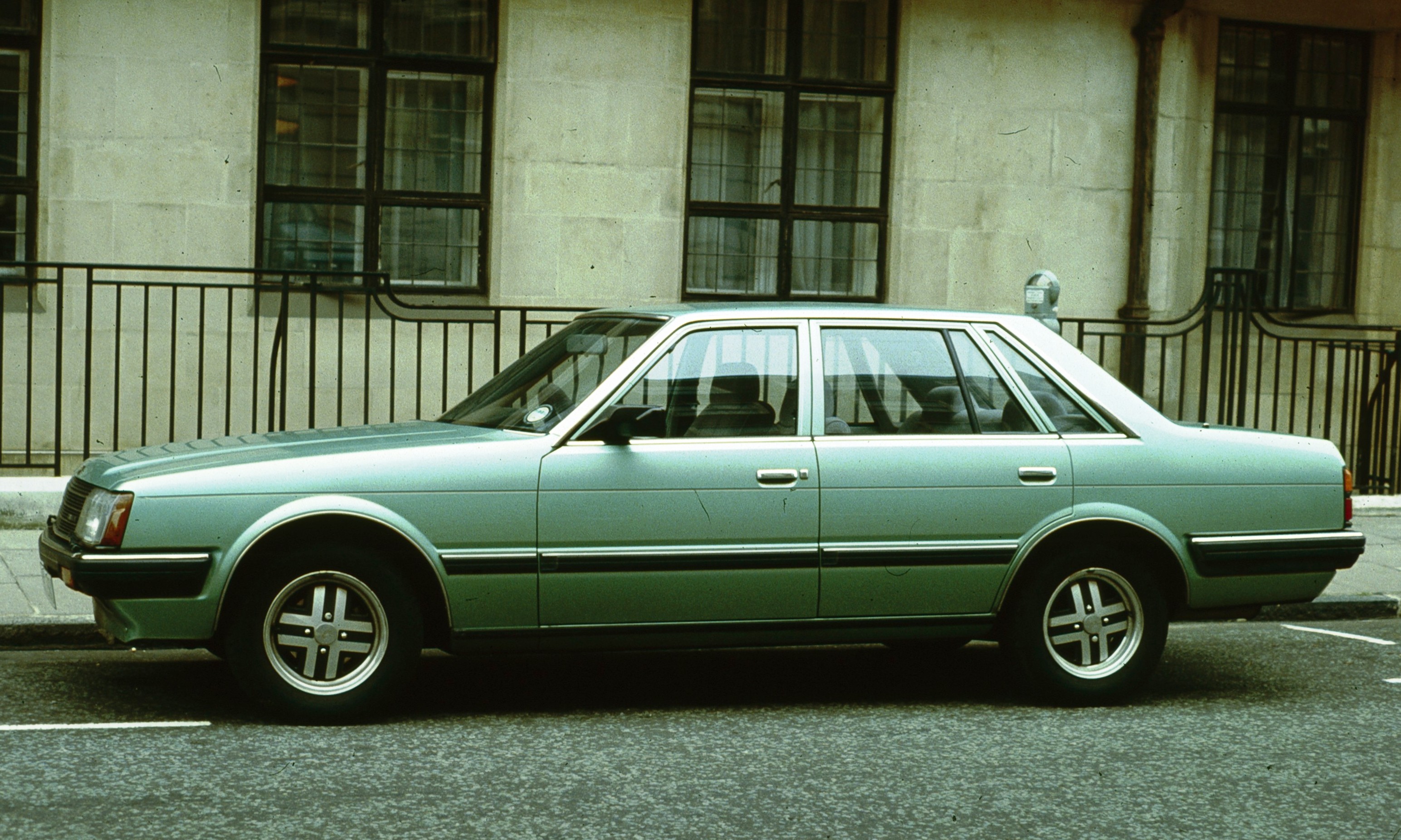 Nissan Laurel: 11 фото