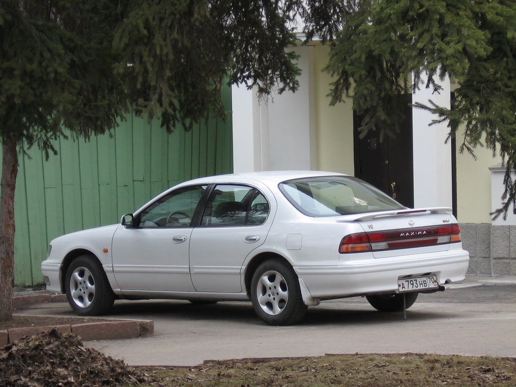 Nissan Maxima A32: 10 фото