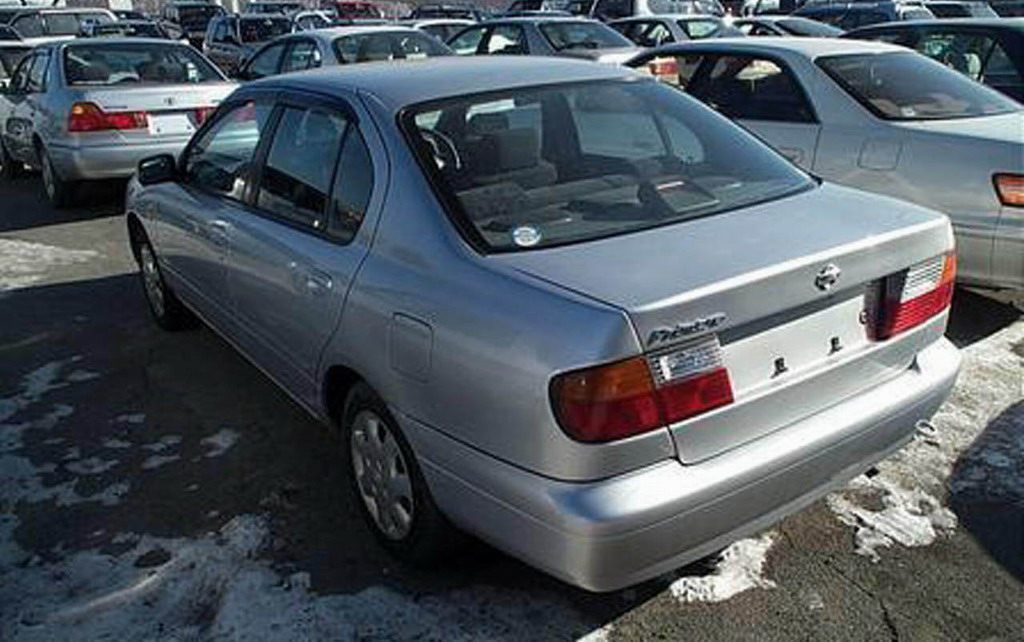 Nissan Primera P11: 12 фото