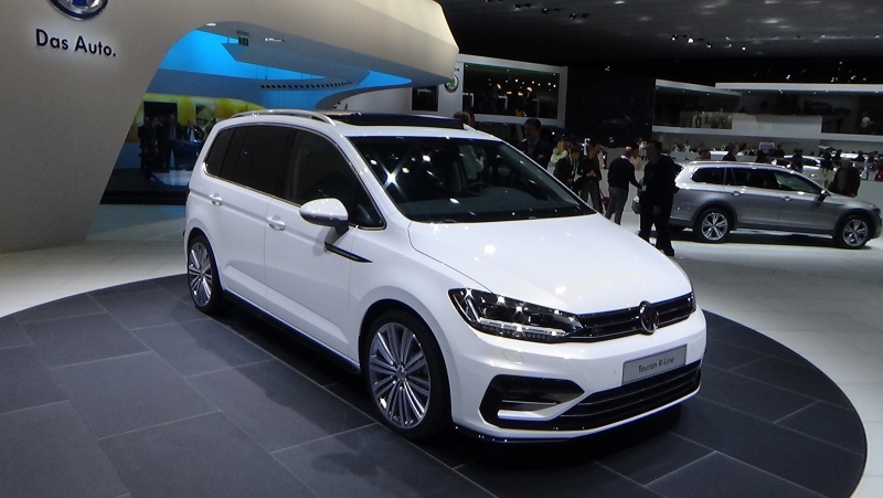 Volkswagen Touran 2016: 4 фото